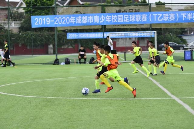 四川男篮新赛季白色客场定妆照曝光
